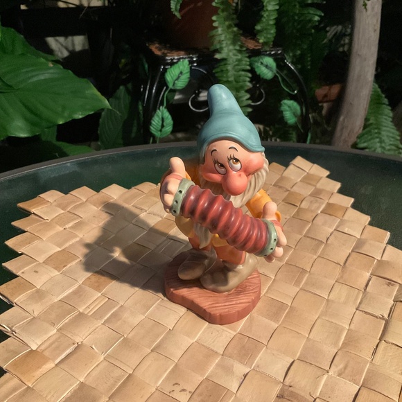 VTG Walt Disney Classics Collection Bashful “Aw Shucks” Snow White & 7 Dwarfs - Picture 4 of 10